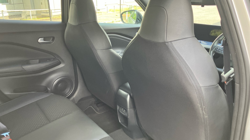 Nissan Juke 1.0 DiG-T N-Connecta 5dr Petrol Hatchback - Image 34