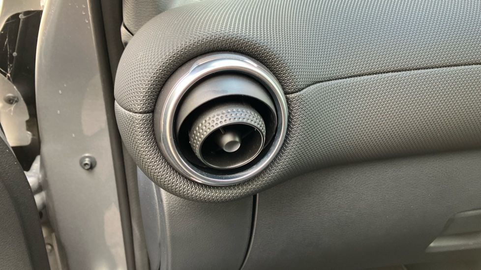 Nissan Juke 1.0 DiG-T N-Connecta 5dr Petrol Hatchback - Image 37