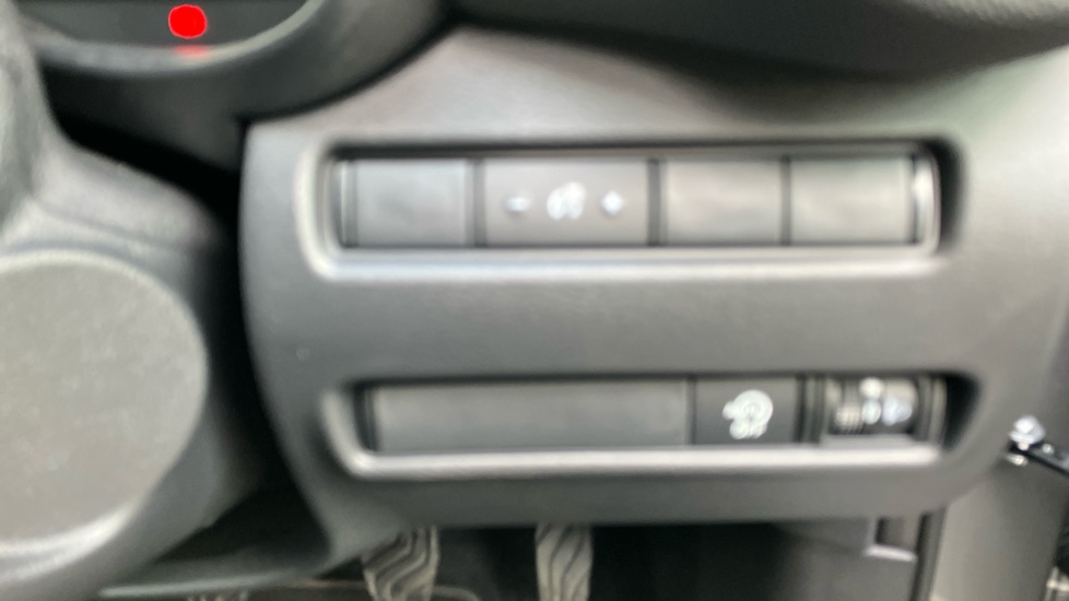 Nissan Juke 1.0 DiG-T N-Connecta 5dr Petrol Hatchback - Image 40