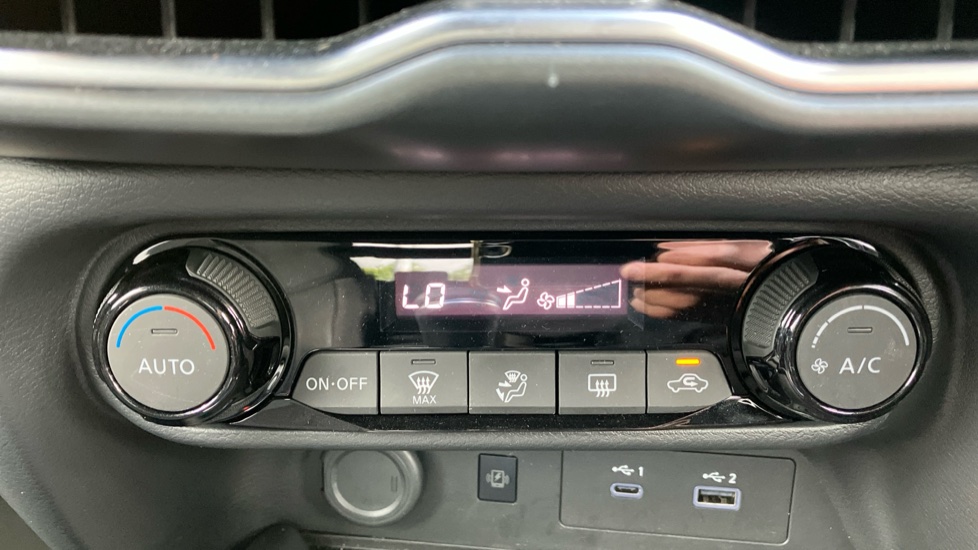 Nissan Juke 1.0 DiG-T N-Connecta 5dr Petrol Hatchback - Image 45