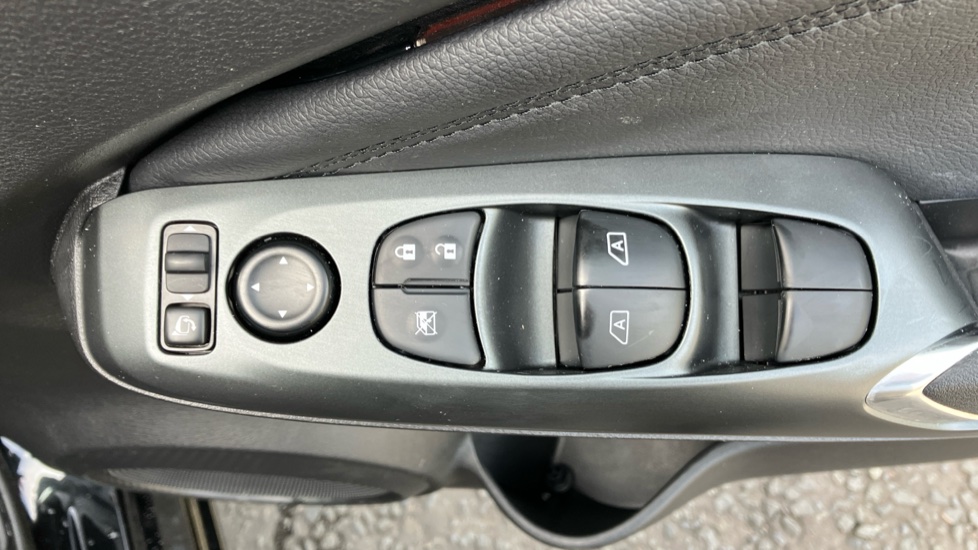 Nissan Juke 1.0 DiG-T N-Connecta 5dr Petrol Hatchback - Image 29