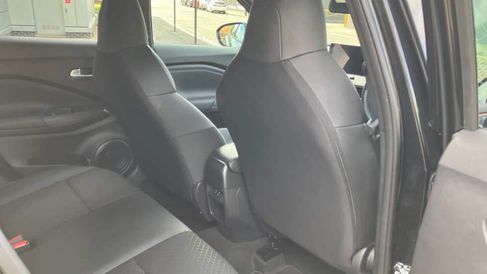 Nissan Juke 1.0 DiG-T N-Connecta 5dr Petrol Hatchback - Image 31