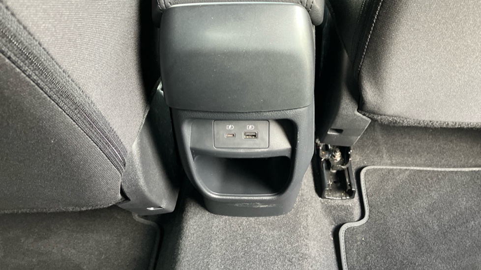 Nissan Juke 1.0 DiG-T N-Connecta 5dr Petrol Hatchback - Image 33