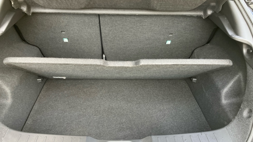 Nissan Juke 1.0 DiG-T N-Connecta 5dr Petrol Hatchback - Image 35