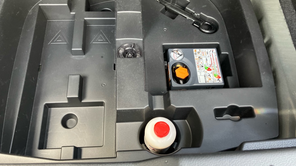 Nissan Juke 1.0 DiG-T N-Connecta 5dr Petrol Hatchback - Image 36