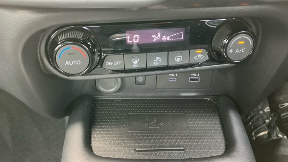 Nissan Juke 1.0 DiG-T N-Connecta 5dr Petrol Hatchback - Image 45