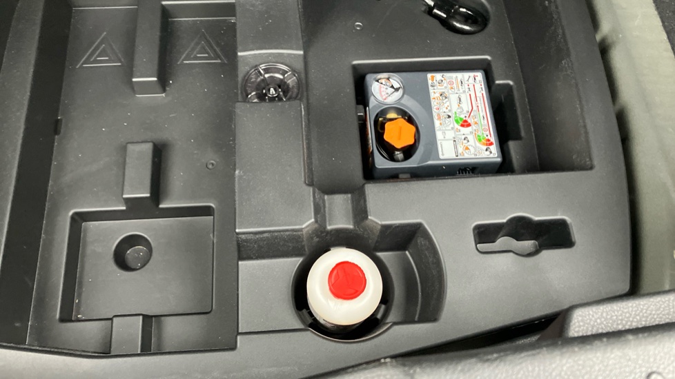 Nissan Juke 1.0 DiG-T N-Connecta 5dr Petrol Hatchback - Image 29