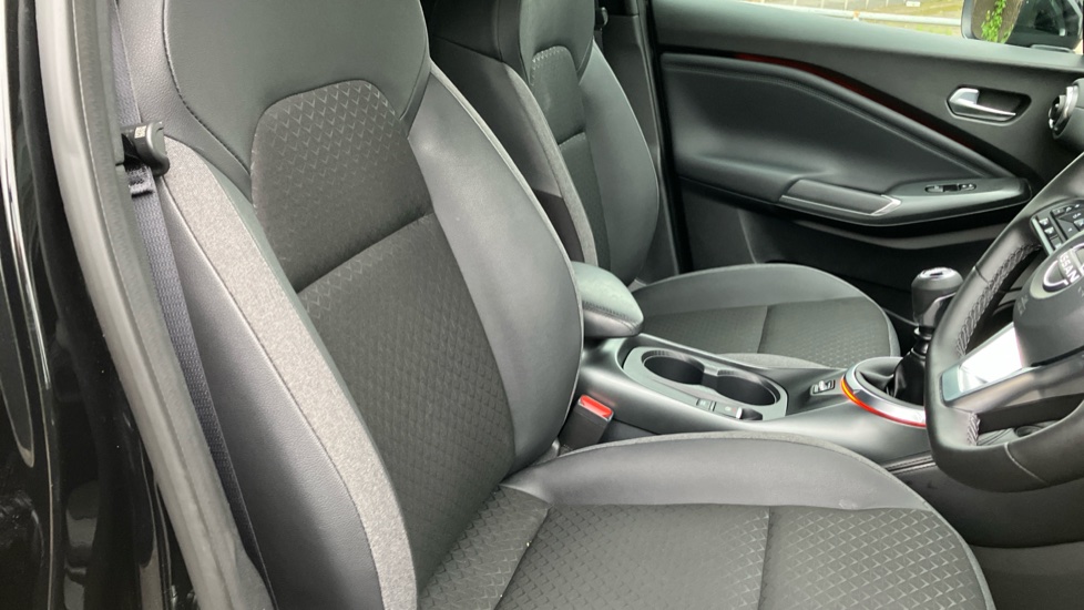 Nissan Juke 1.0 DiG-T N-Connecta 5dr Petrol Hatchback - Image 30