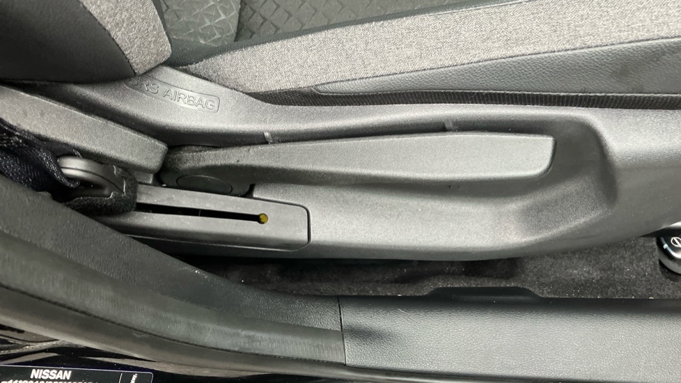 Nissan Juke 1.0 DiG-T N-Connecta 5dr Petrol Hatchback - Image 31