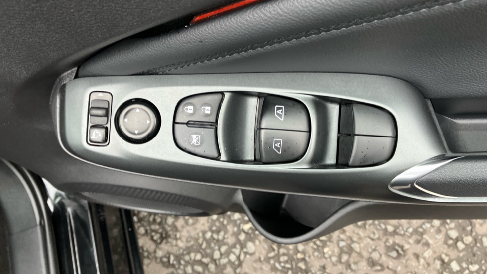 Nissan Juke 1.0 DiG-T N-Connecta 5dr Petrol Hatchback - Image 32