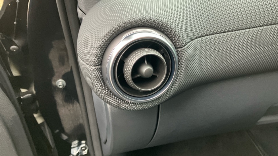 Nissan Juke 1.0 DiG-T N-Connecta 5dr Petrol Hatchback - Image 37