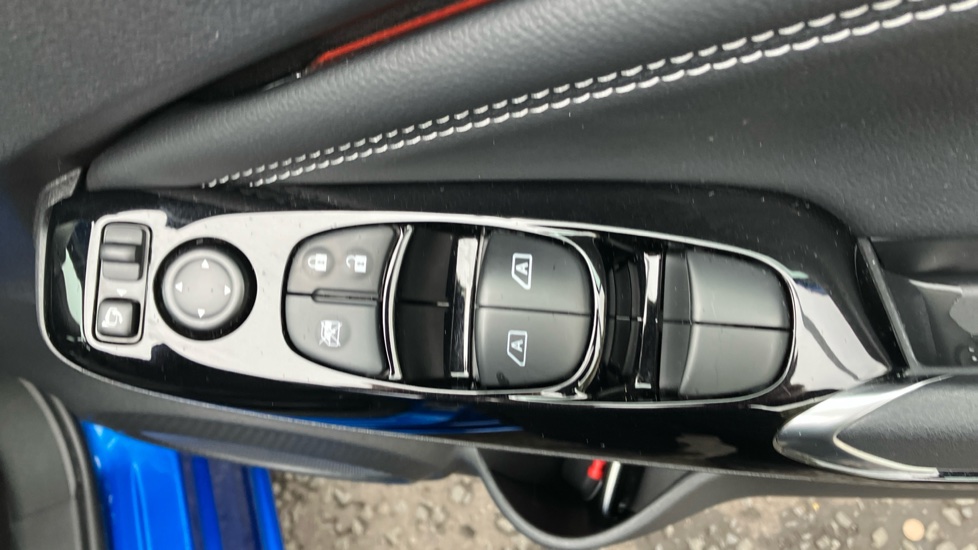 Nissan Juke 1.0 DiG-T Tekna 5dr Petrol Hatchback - Image 30