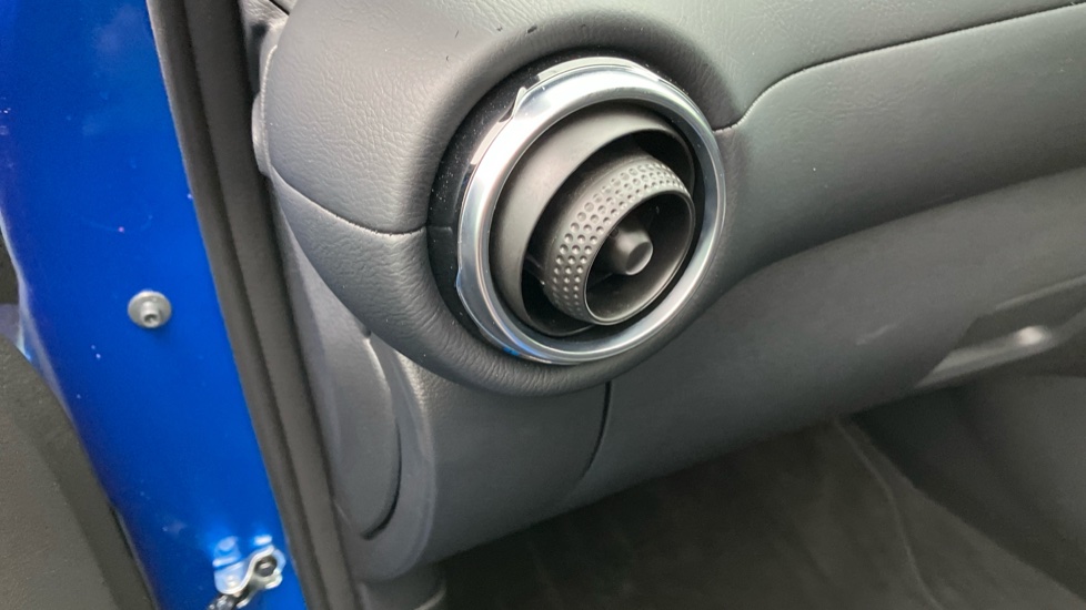 Nissan Juke 1.0 DiG-T Tekna 5dr Petrol Hatchback - Image 38
