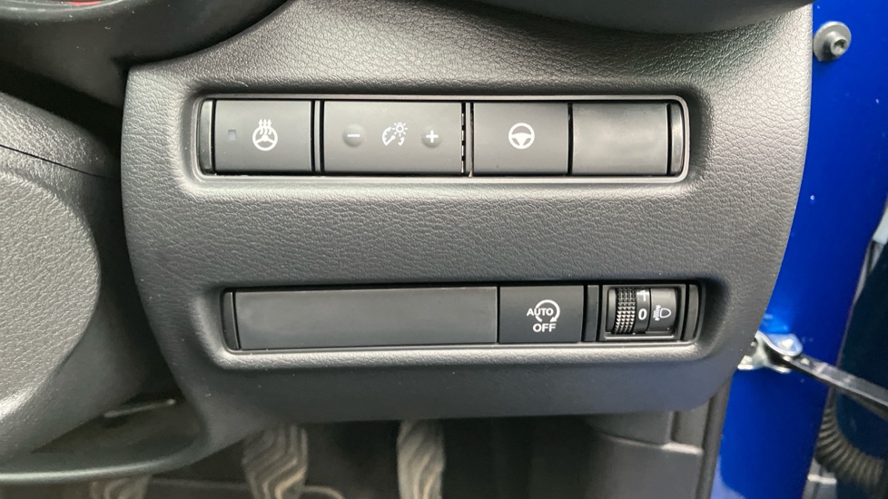 Nissan Juke 1.0 DiG-T Tekna 5dr Petrol Hatchback - Image 41