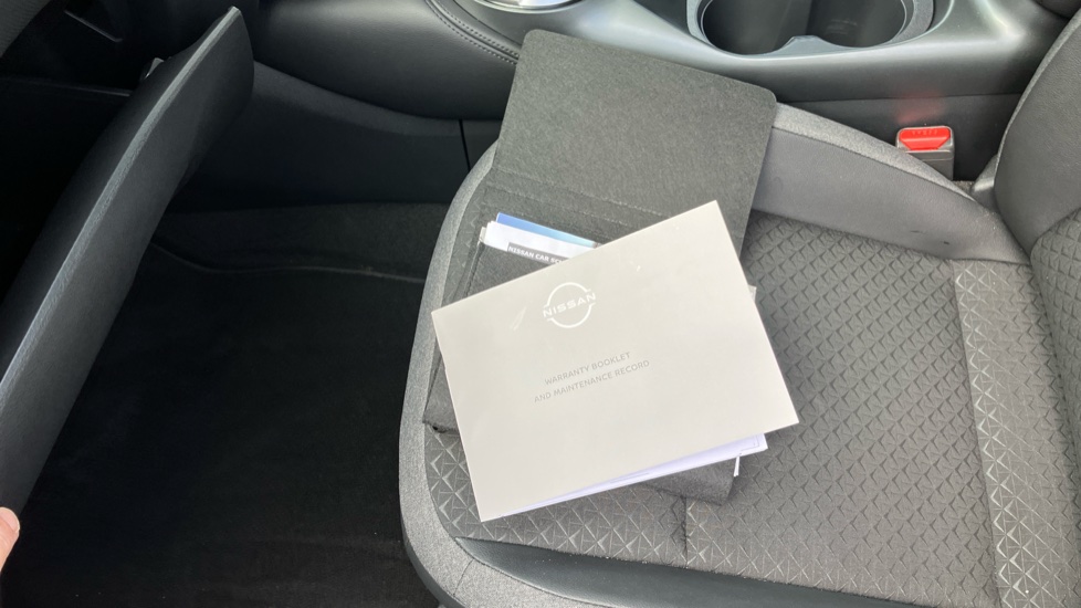 Nissan Juke 1.6 Hybrid N-Connecta 5dr Auto Hybrid Hatchback - Image 19