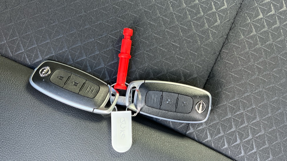 Nissan Juke 1.6 Hybrid N-Connecta 5dr Auto Hybrid Hatchback - Image 20