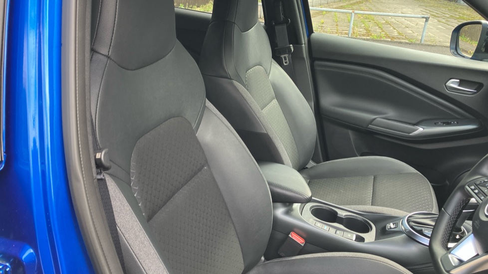 Nissan Juke 1.6 Hybrid N-Connecta 5dr Auto Hybrid Hatchback - Image 31