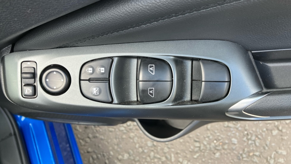 Nissan Juke 1.6 Hybrid N-Connecta 5dr Auto Hybrid Hatchback - Image 33