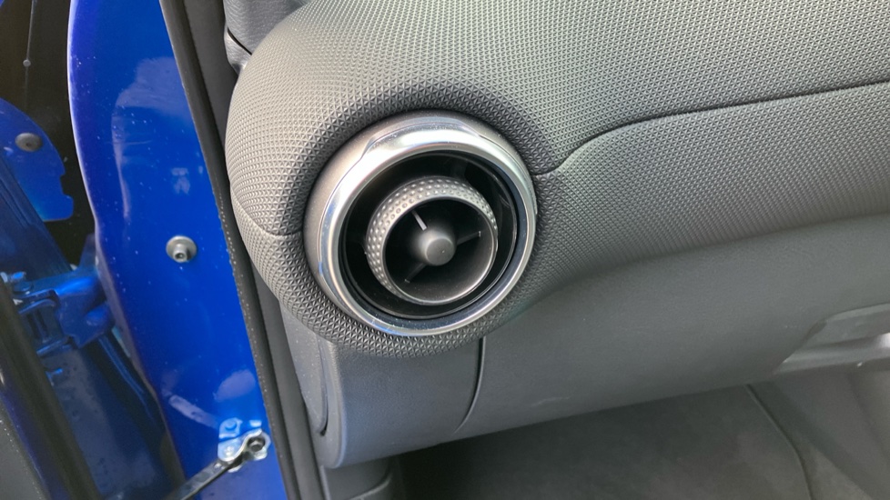Nissan Juke 1.6 Hybrid N-Connecta 5dr Auto Hybrid Hatchback - Image 38