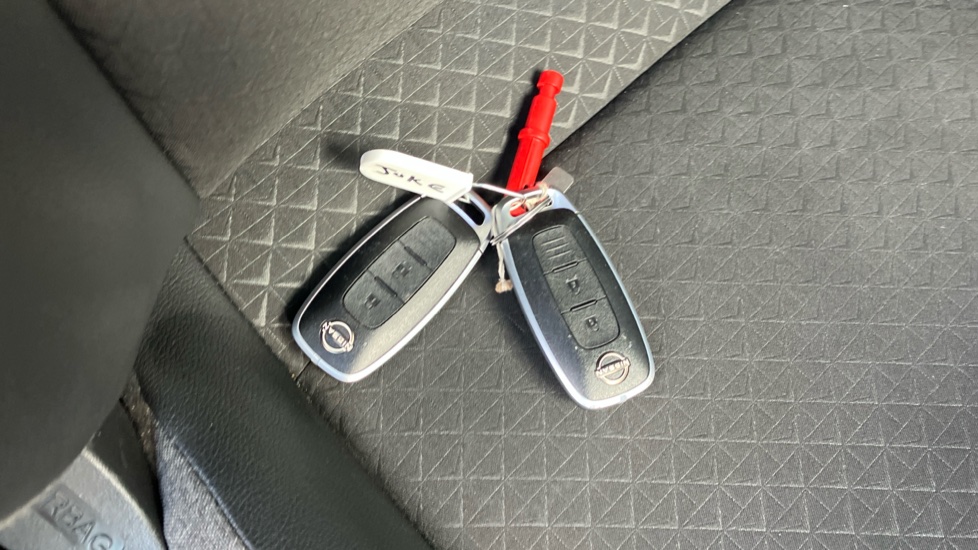 Nissan Juke 1.0 DiG-T N-Connecta 5dr Petrol Hatchback - Image 20