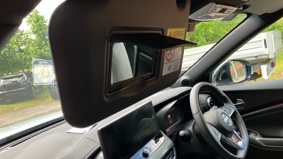 Nissan Juke 1.0 DiG-T N-Connecta 5dr Petrol Hatchback - Image 32
