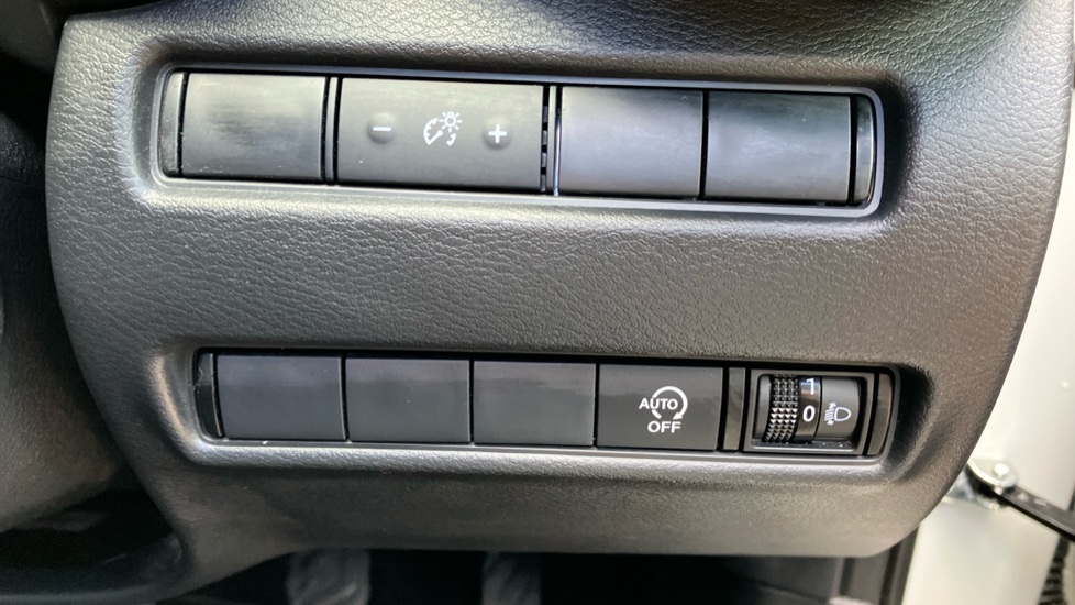 Nissan Juke 1.0 DiG-T N-Connecta 5dr Petrol Hatchback - Image 36