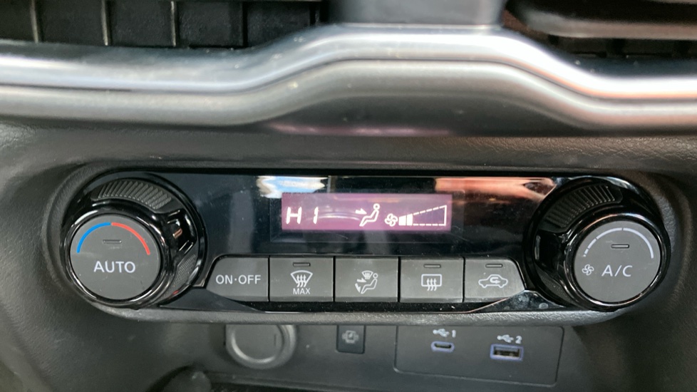Nissan Juke 1.0 DiG-T N-Connecta 5dr Petrol Hatchback - Image 41