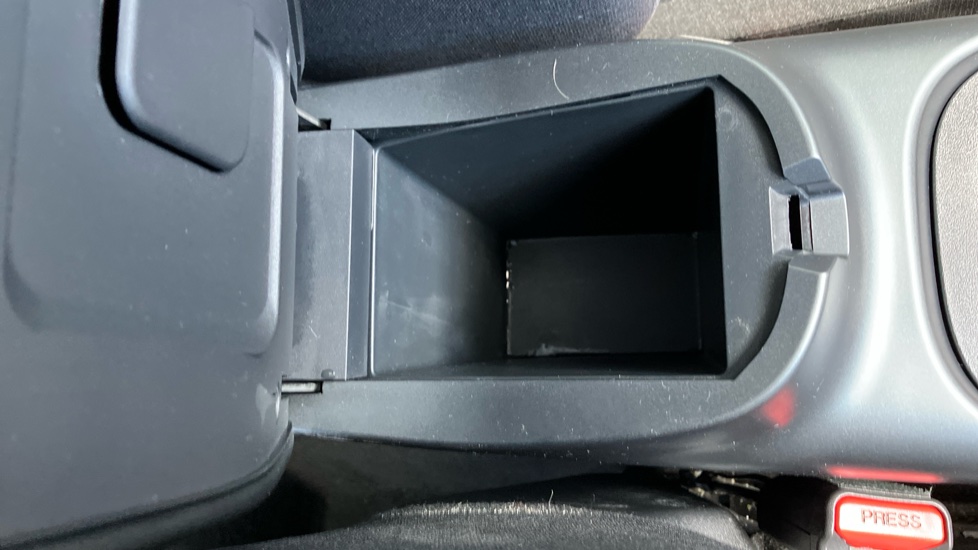 Nissan Juke 1.0 DiG-T N-Connecta 5dr Petrol Hatchback - Image 44