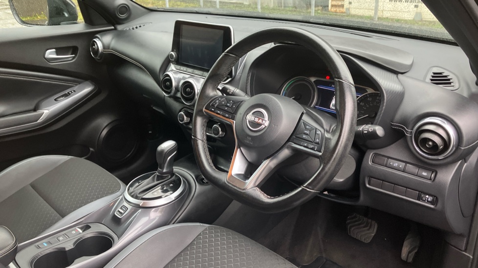 Nissan Juke 1.6 Hybrid N-Connecta 5dr Auto Hybrid Hatchback - Image 11