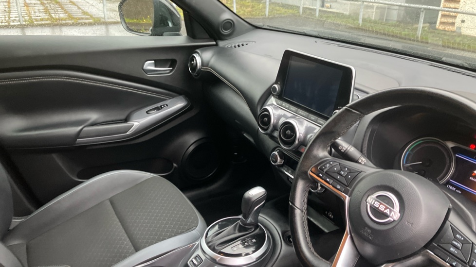 Nissan Juke 1.6 Hybrid N-Connecta 5dr Auto Hybrid Hatchback - Image 14