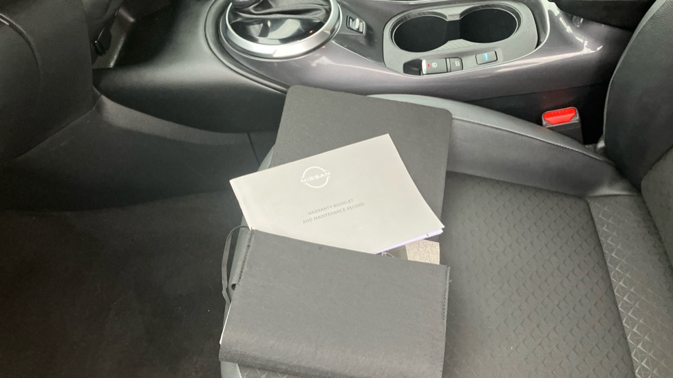 Nissan Juke 1.6 Hybrid N-Connecta 5dr Auto Hybrid Hatchback - Image 19
