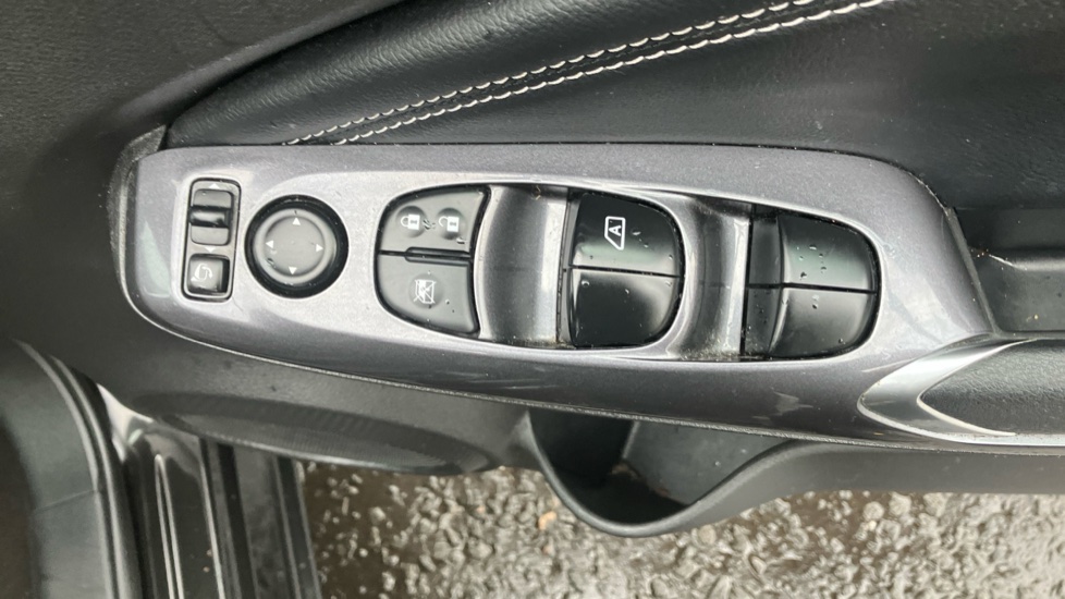 Nissan Juke 1.6 Hybrid N-Connecta 5dr Auto Hybrid Hatchback - Image 30