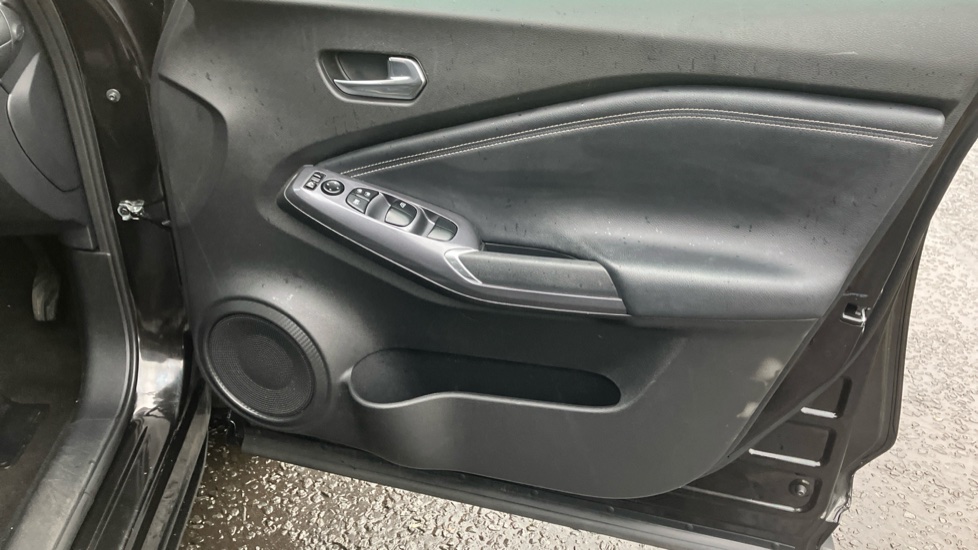Nissan Juke 1.6 Hybrid N-Connecta 5dr Auto Hybrid Hatchback - Image 31