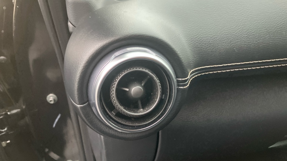 Nissan Juke 1.6 Hybrid N-Connecta 5dr Auto Hybrid Hatchback - Image 37