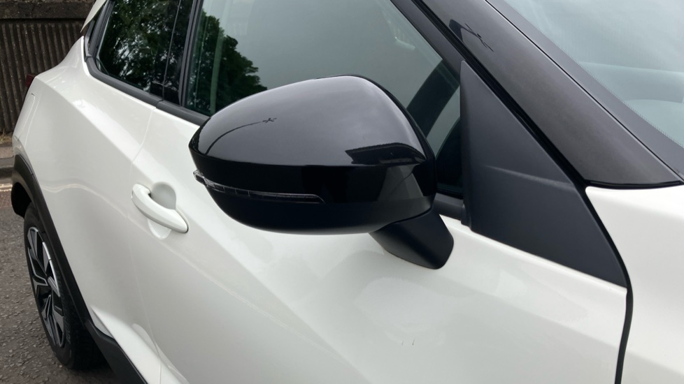 Nissan Juke 1.0 DiG-T 114 Acenta 5dr Petrol Hatchback - Image 21