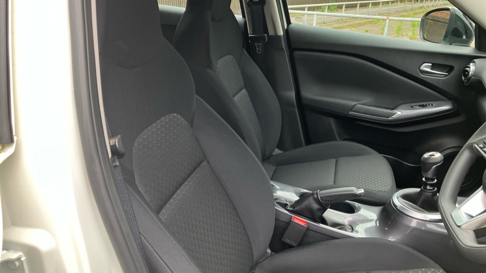 Nissan Juke 1.0 DiG-T 114 Acenta 5dr Petrol Hatchback - Image 25