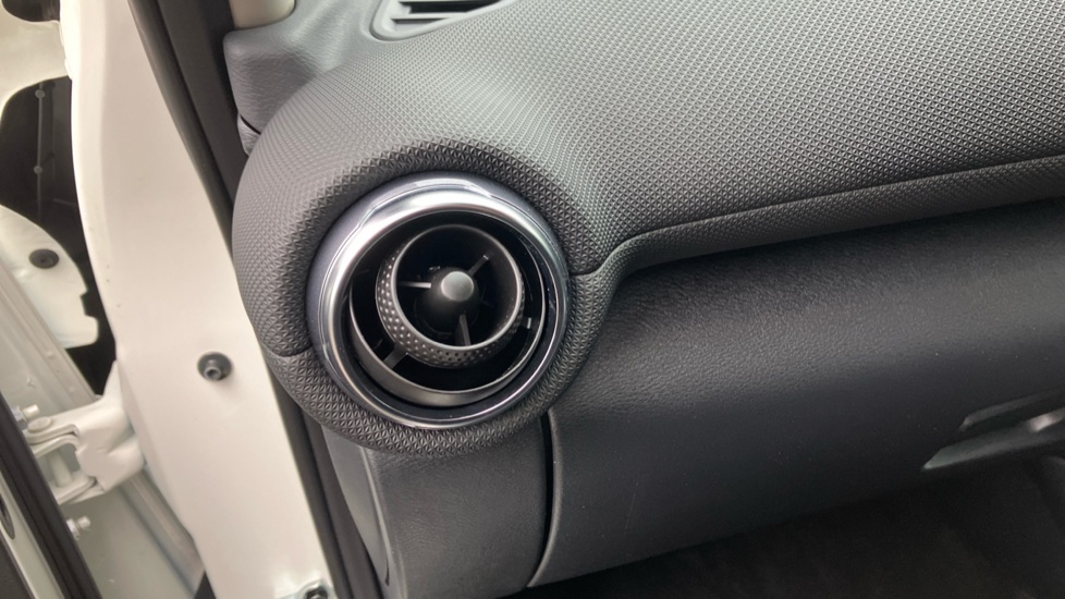 Nissan Juke 1.0 DiG-T 114 Acenta 5dr Petrol Hatchback - Image 33