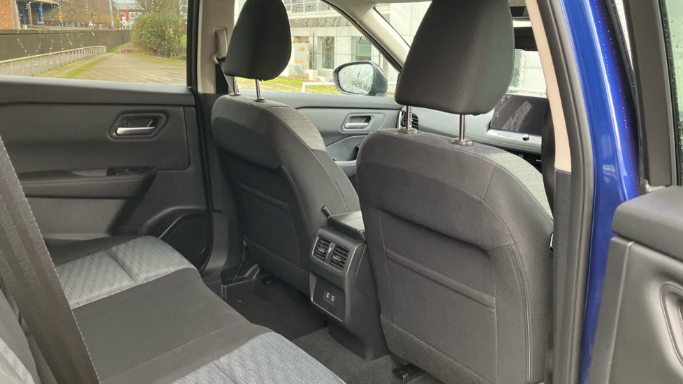 Nissan X-Trail 1.5 MHEV 163 N-Connecta 5dr Xtronic Petrol Station Wagon - Image 30