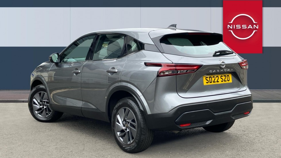 Nissan Qashqai 1.3 DiG-T MH Acenta Premium 5dr Petrol Hatchback - Image 2