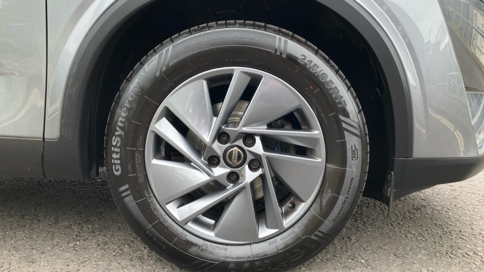 Nissan Qashqai 1.3 DiG-T MH Acenta Premium 5dr Petrol Hatchback - Image 7