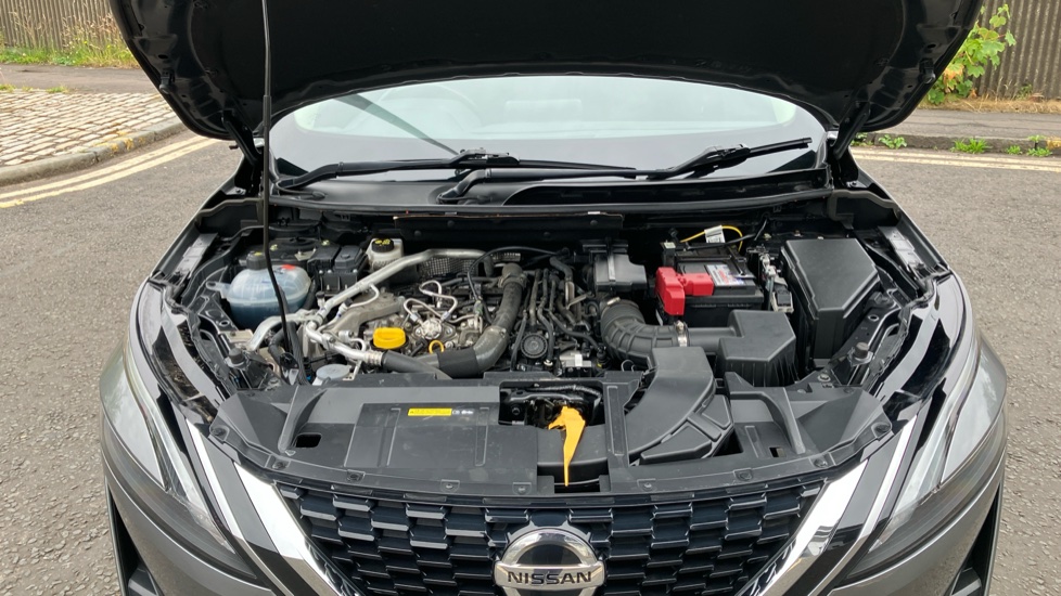 Nissan Qashqai 1.3 DiG-T MH Acenta Premium 5dr Petrol Hatchback - Image 8