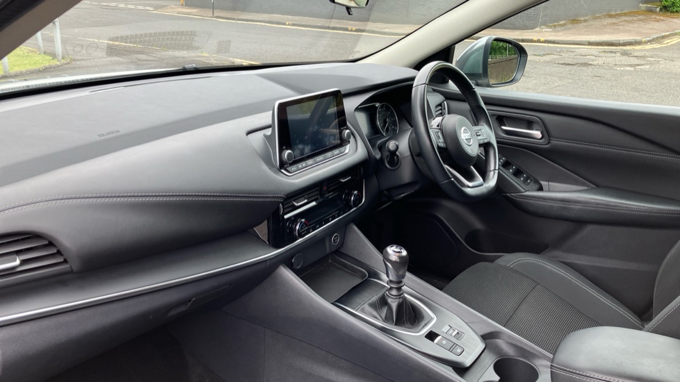 Nissan Qashqai 1.3 DiG-T MH Acenta Premium 5dr Petrol Hatchback - Image 9