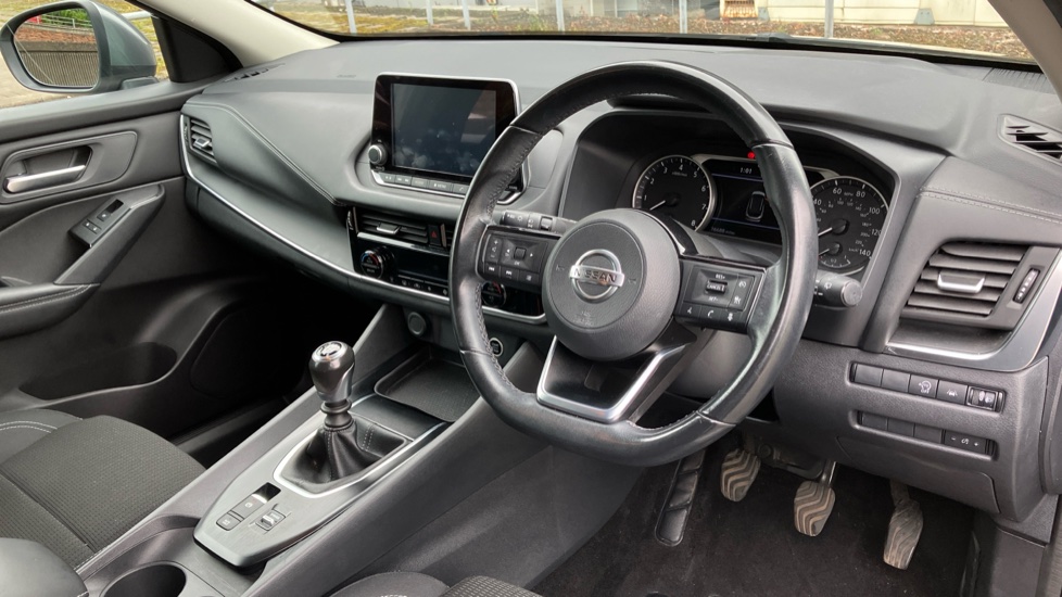 Nissan Qashqai 1.3 DiG-T MH Acenta Premium 5dr Petrol Hatchback - Image 11
