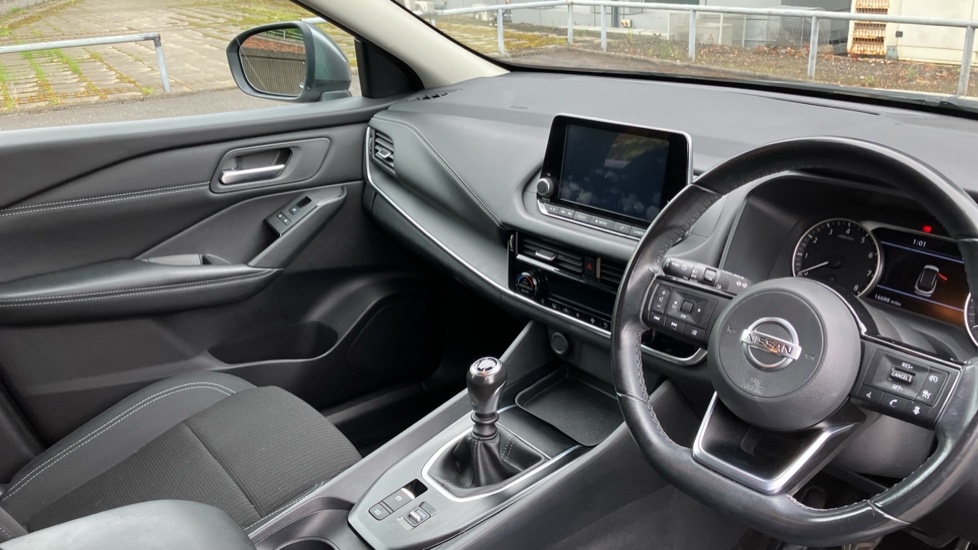 Nissan Qashqai 1.3 DiG-T MH Acenta Premium 5dr Petrol Hatchback - Image 14