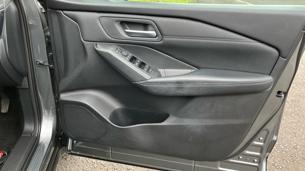 Nissan Qashqai 1.3 DiG-T MH Acenta Premium 5dr Petrol Hatchback - Image 28