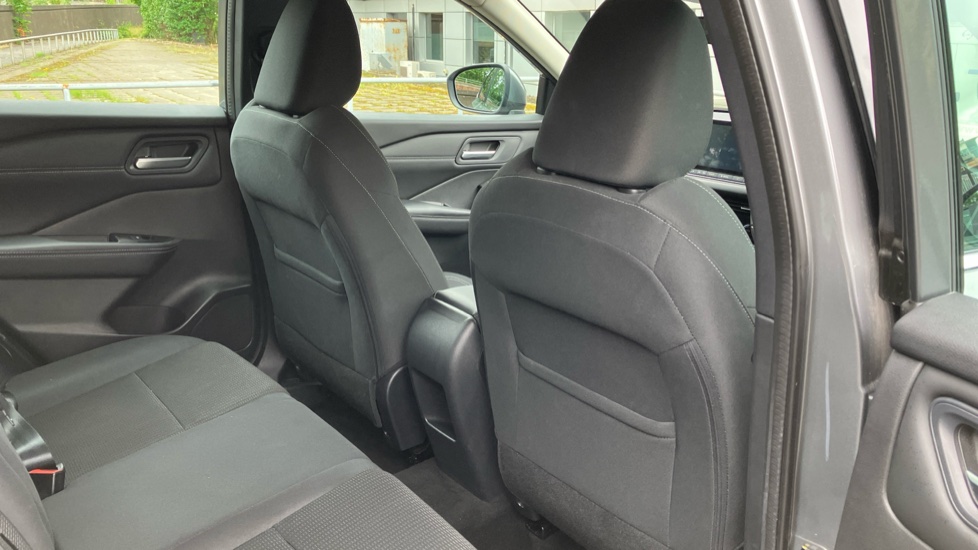 Nissan Qashqai 1.3 DiG-T MH Acenta Premium 5dr Petrol Hatchback - Image 29