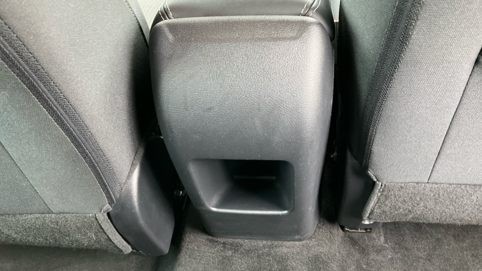 Nissan Qashqai 1.3 DiG-T MH Acenta Premium 5dr Petrol Hatchback - Image 32