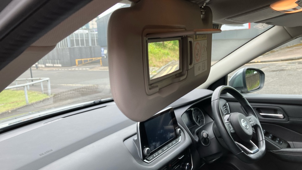 Nissan Qashqai 1.3 DiG-T MH Acenta Premium 5dr Petrol Hatchback - Image 35