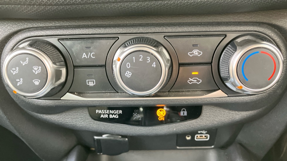 Nissan Juke 1.0 DiG-T 114 Acenta 5dr DCT Petrol Hatchback - Image 43