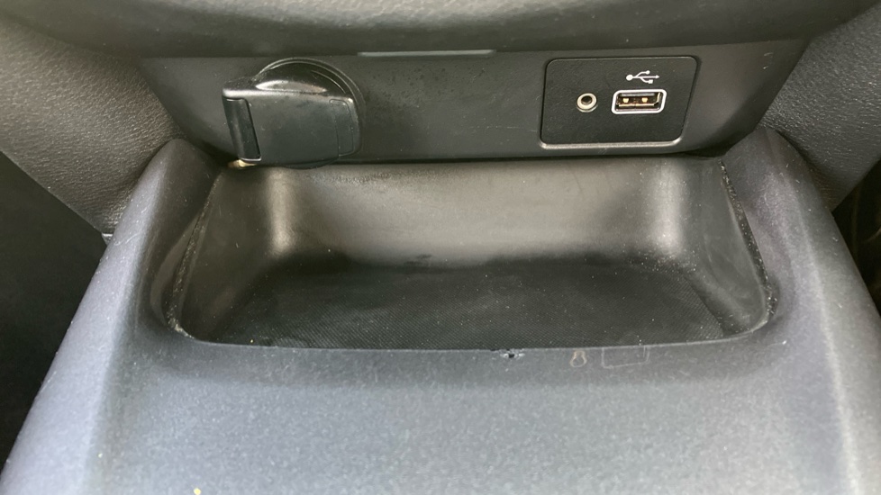 Nissan Juke 1.0 DiG-T 114 Acenta 5dr DCT Petrol Hatchback - Image 44